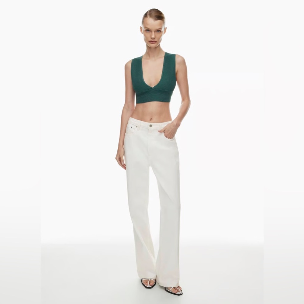 Aritzia Babaton Green Sculpt Knit Deep V
Cropped knit V-neck tank top size M NWT